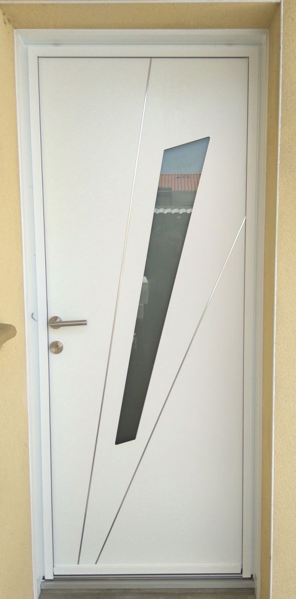 installation-pose-porte-entree-blanche-menuiserie-exterieure-menuiserie-marionneau-vallet-44-2025-1EDA2423F-1973-3AAC-1E41-9D309765EB95.jpg