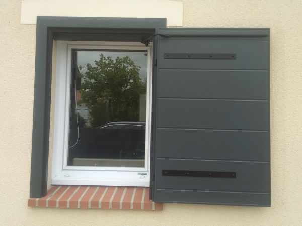 installation-pose-volet-exterieur-gris-anthracite-mur-beige-menuiserie-marionneau-vallet-nantes-loroux-bottereau-44-2024-51E76874E-8D63-A071-3E78-D5A8B07D0A67.jpg