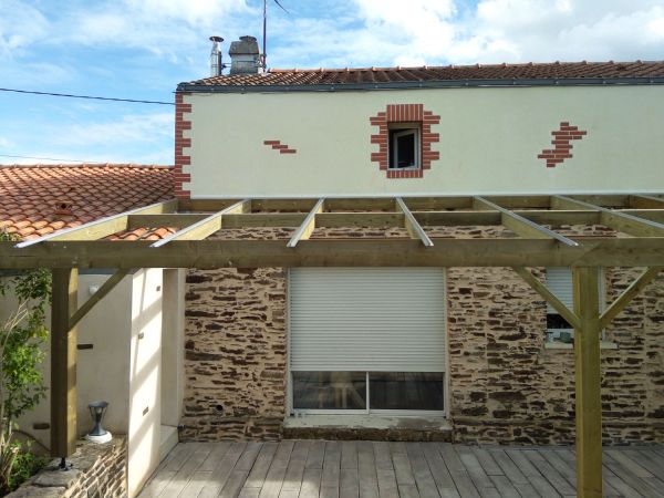 creation-installation-pose-pergola-bois-menuiserie-marionneau-vallet-nantes-44-2024-1FE03B48D-0264-F20C-F121-13CE0C0D0092.jpg