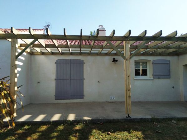 pergola-bois-installation-creation-pose-menuiserie-exterieure-menuiserie-marionneau-vallet-loroux-bottereau-nantes-cholet-2025-37FA9CA8A-AFB2-9D58-52CE-D76A11F813A7.jpg