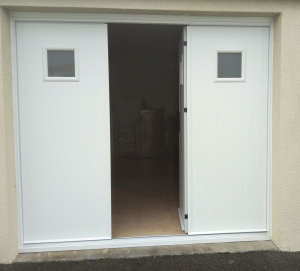 installation-pose-porte-garage-blanche-coulissante-menuiserie-marionneau-vallet-44-2023-34F2F9F41-37DC-216B-BE87-760911230587.jpg
